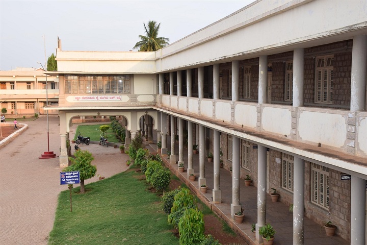 https://cache.careers360.mobi/media/colleges/social-media/media-gallery/22961/2018/11/26/Campus View of SCP Arts and DDS Commerce College Bagalkot_Campus-View.JPG